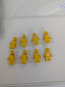 100% lego Spacemen Yellow x 8