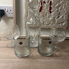whiskey decanter & 4 tumblers