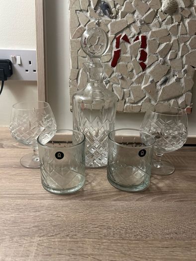 whiskey decanter & 4 tumblers