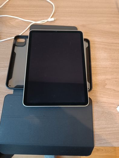 iPad Air 5th Gen (M1) Starlight + Apple Pencil 2 & Protector Bundle