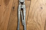 pliers
