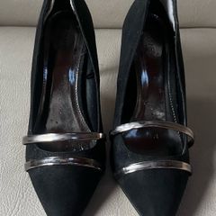 Black high heeled shoe with silver detail front