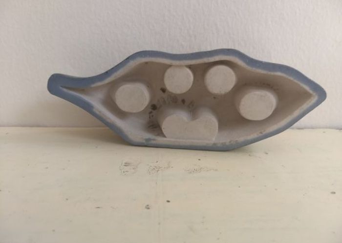 Beautiful Vintage Irish Wade Leaf Shaped Taper Candle Holder