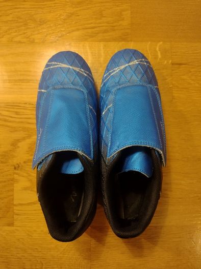 Football boots. Size 2...EU 34.
