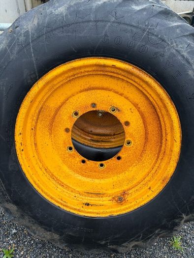 JCB 3CX rear wheels