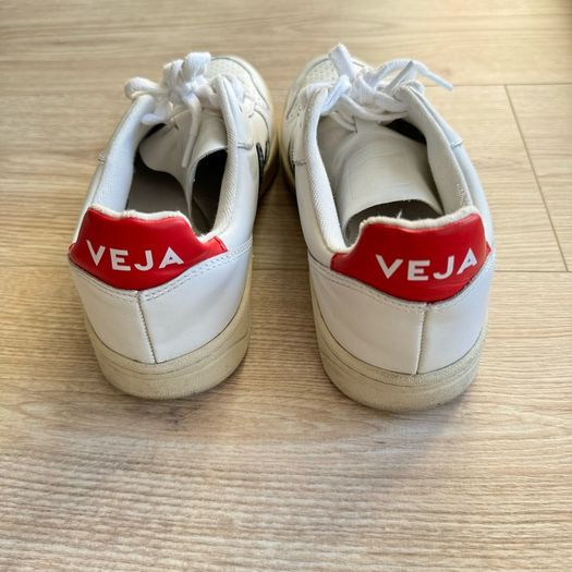 VEJA V 10 leather trainers UK 5