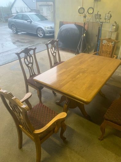 Oak dining table & 6 chairs