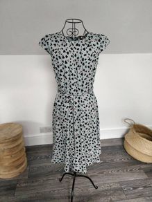 Brand new Billie & Blossom dress size 8