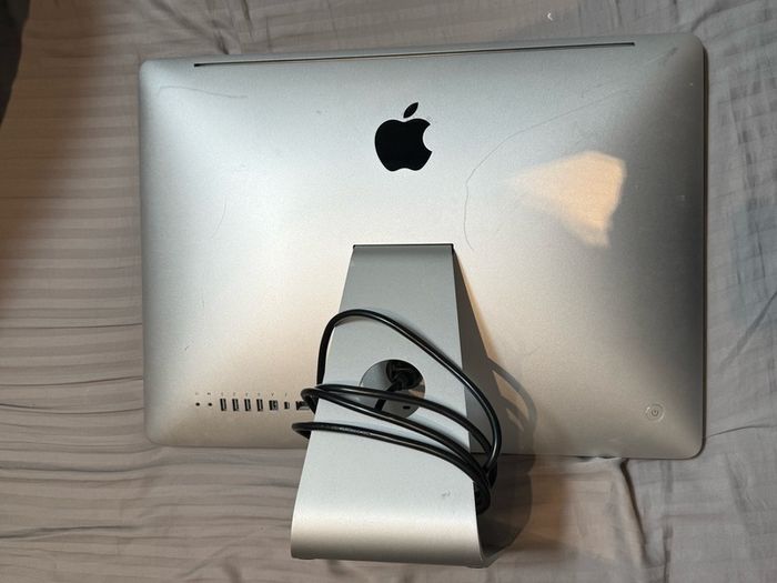 Apple iMac 21.5 inch Mid 2011 Core i5 - needs hard drive/OS