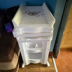 baby changer and bath