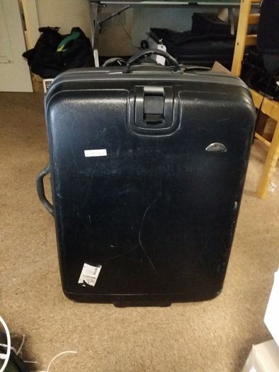 Samsonite 30" Upright Hardshell Wheeled Suitcase - Damaged Latch