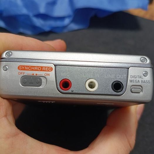 Sony MZ-R30 MiniDisc player from 1997