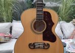 J200 Jumbo electric acoustic guitar