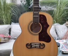 J200 Jumbo electric acoustic guitar