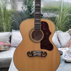J200 Jumbo electric acoustic guitar