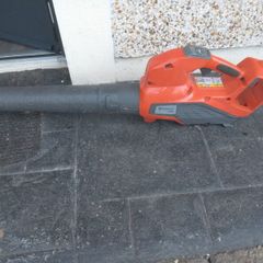 Husqvarna 120iB cordless leaf blower