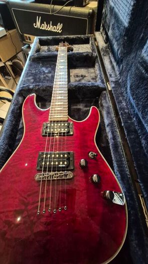 Schecter Extreme Omen6  guitar immaculate