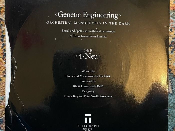 2 x OMD. Singles Sailing on the seven seas and genetic engineering vinyl record in vg+ condition 5 euros each or both for 8