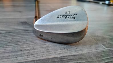 Golf Wedge Titleist 52 Degree with Thick Grip