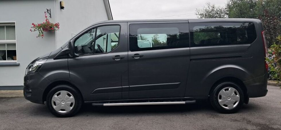 Ford Transit Custom Kombi 9 Seater 2019