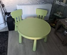 Kids table and chairs