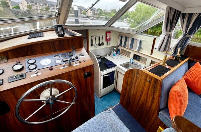 Aquafibre 32 Motor Cruiser