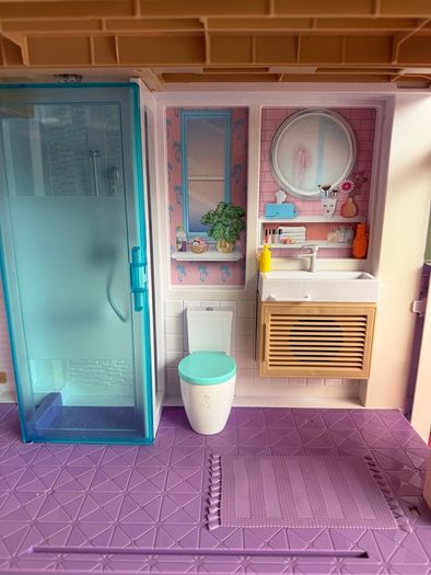 Barbies Dream house GRG93 three story dollhouse