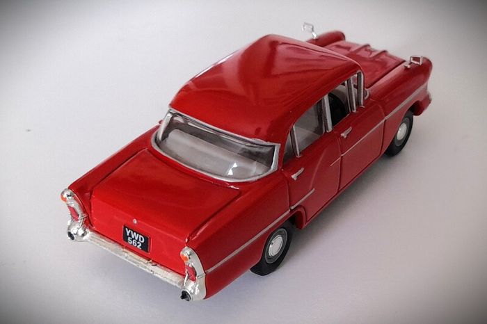 Diecast Model Vauxhall Victor F Series Red - Collectable Vanguards 1:43