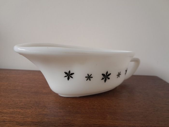 Vintage 1958 Pyrex JAJ gravy boat Snowflake
