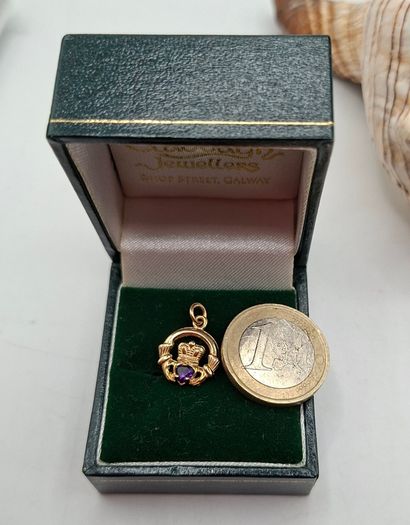 Vintage 9ct gold  claddagh pendant