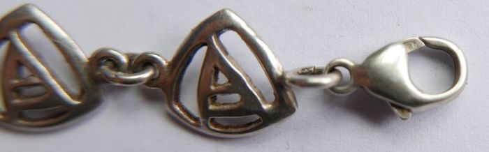 Vintage 925 Sterling Silver AA Link bracelet with Triangular Design