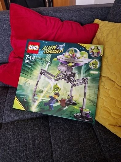 LEGO Alien Conquest Tripod Invader (7051) free shipping