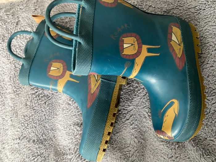 Boys shoes size 22(uk5)-27(uk8.5)
