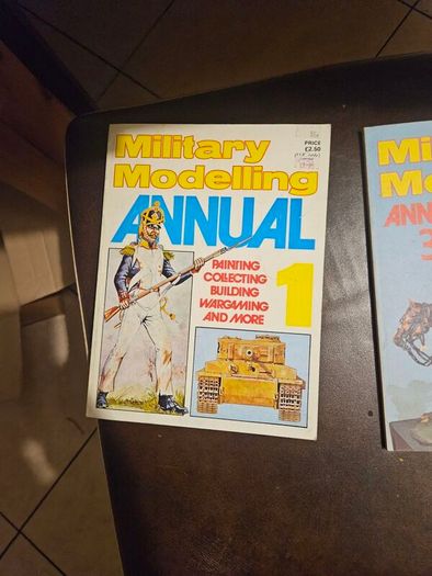 Osprey Men-at-arms Series, Published In 1974 X 15 Fabolous Military Books Plus 2 X Military  Modeling Annuals 1 &3. Plus 3 Other Military Books. All In Good Condition.  See Photos For Same.