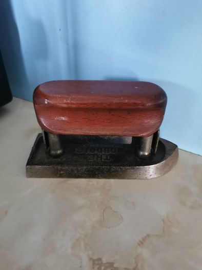 Vintage/Antique presume Cast Iron small IRON