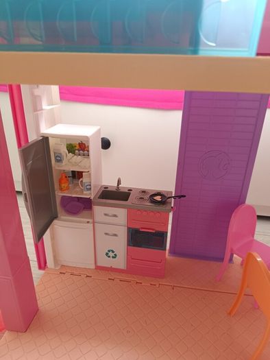 barbie house + dolls + accessories