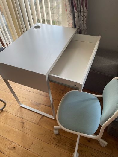 Children's desk chair