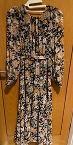 Forever New Neve Floral Dress