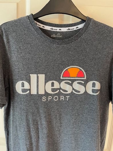 ELLESSE  T-shirt. Size small / medium. Great Quality & In Excellent Condition. Weighty 100% cotton.