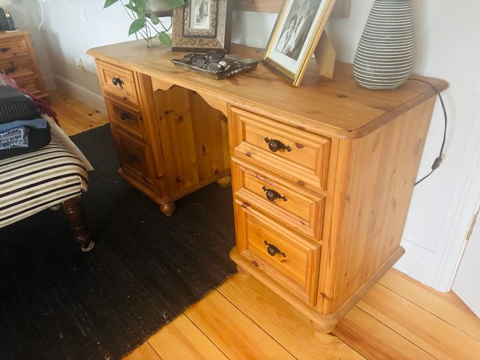 Dressing table