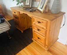 Dressing table