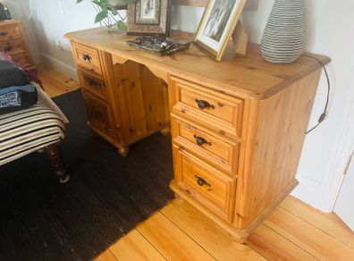 Dressing table