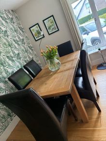 Dining table & 6 Chairs