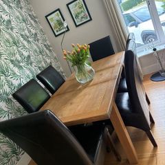 Dining table & 6 Chairs