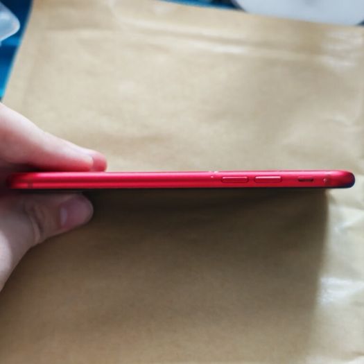 Apple iPhone SE 2020 - 64GB - Product Red - Cracked - Activation locked - Parts