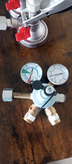 beer tap/couplers and regulator