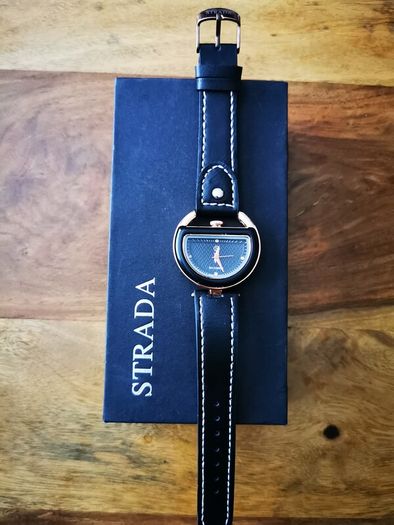 STRADA Genoa wrist watch