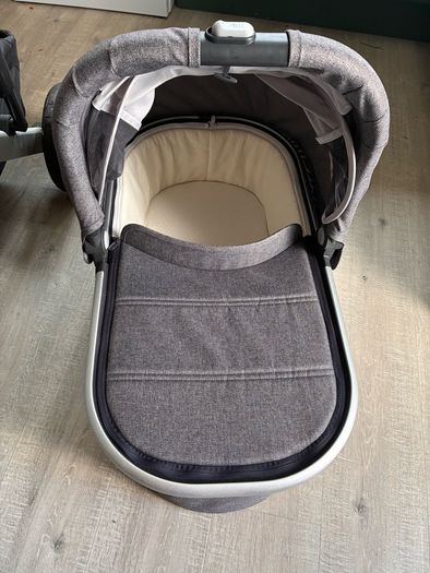 Uppababy Cruz V2 buggy and bassinet