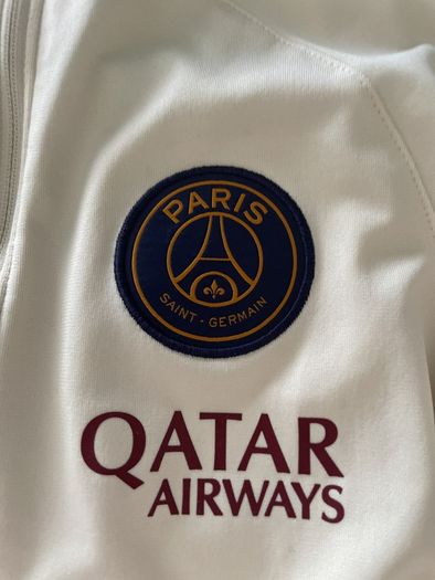 sports zip up psg