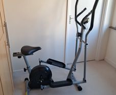 Eliptical and stationsry bike. Two in one!